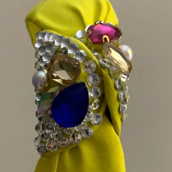 Super Elegant Embellished Headband to Enhance your Casual or Night Our Hair look - Picture 6 of 10